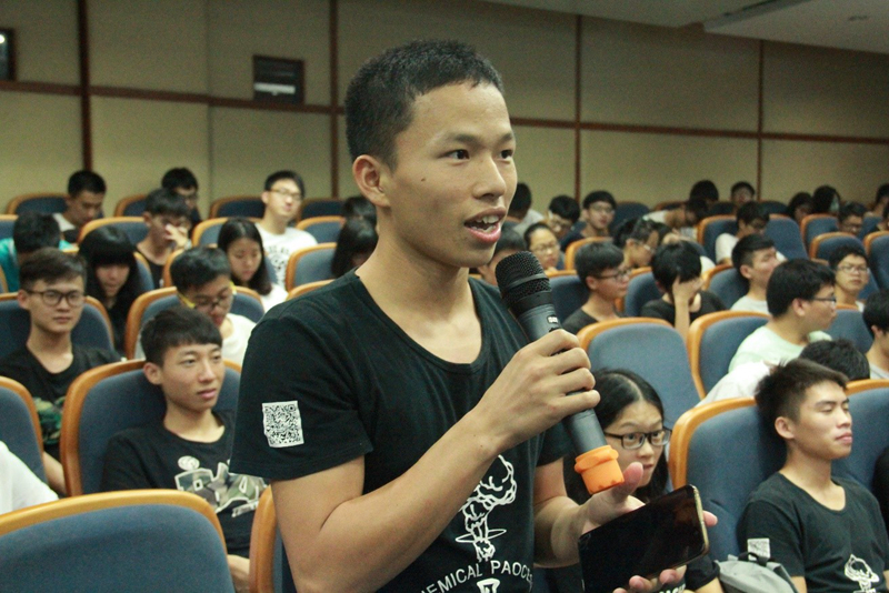 学生积极提问